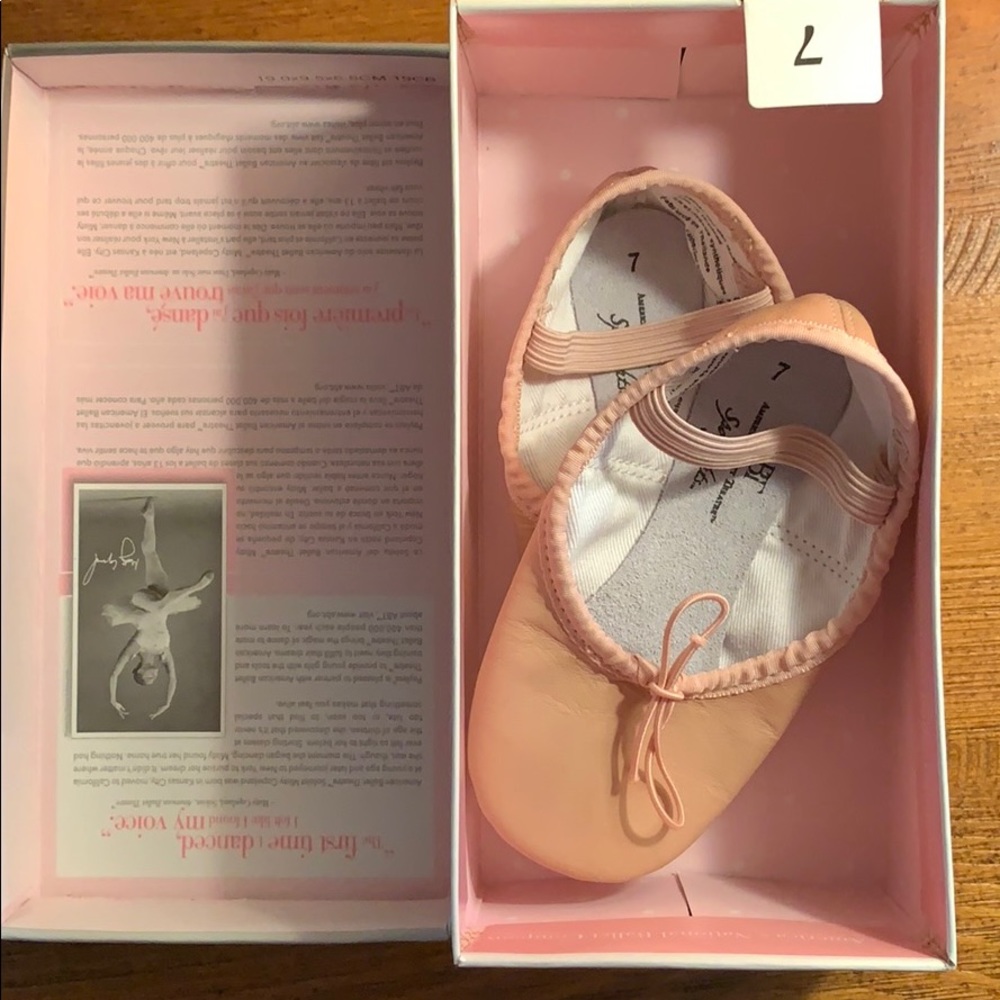 Ballet Shoes NEW, never warn! Size 7